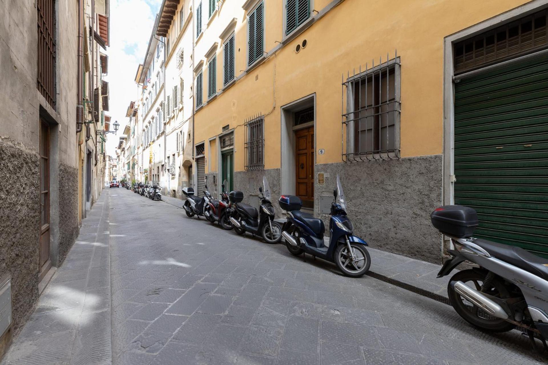 Pitti Family In Apartamento